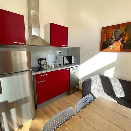 Apartment ✧ Bright New Apt Modern Centre & Free Parking *